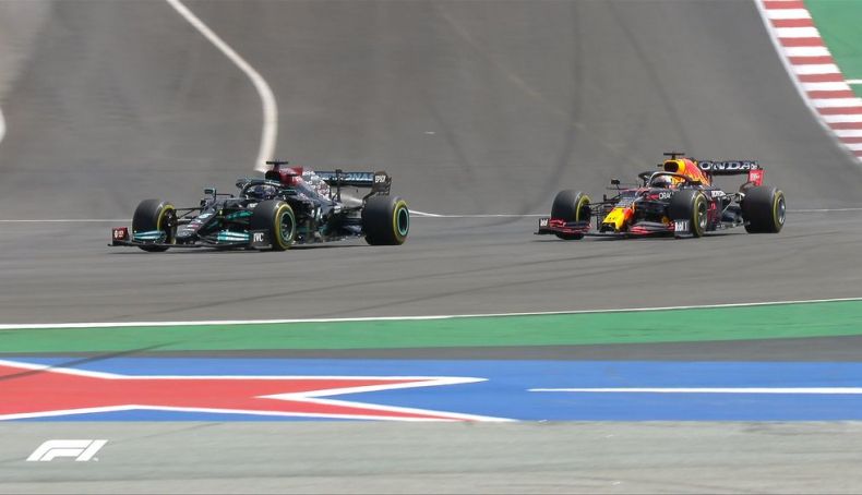 Hamilton supera a Verstappen y se coloca en la segunda posición Hamilton supera a Verstappen y se coloca en la segunda posición