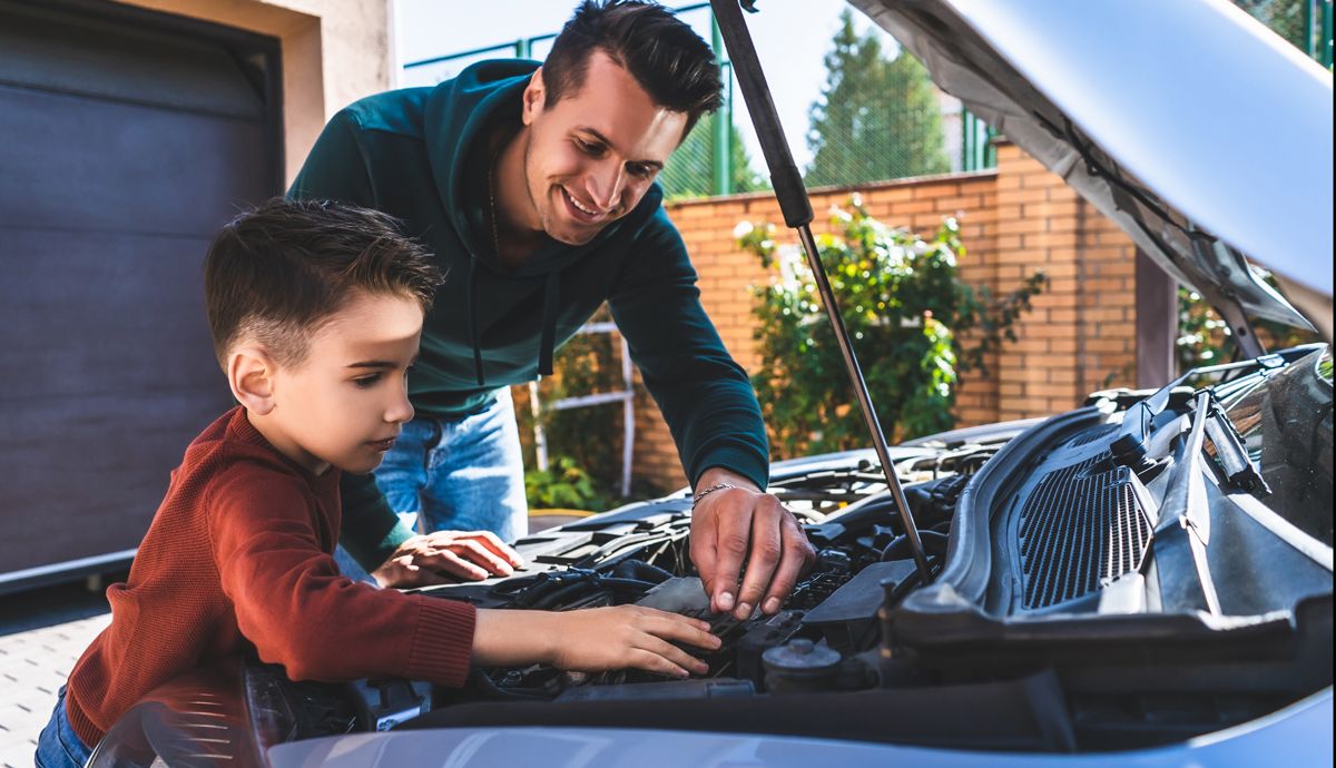 Los españoles empiezan a reparar ellos sus coches para no ir al taller.