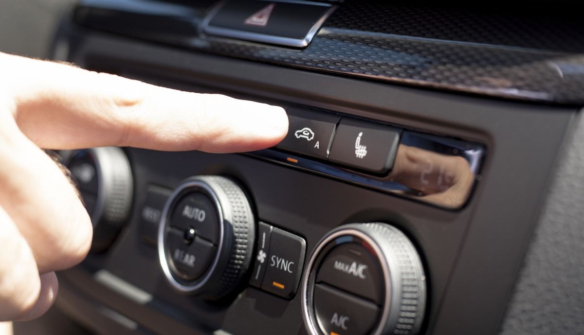 Pon tu coche a punto para lo que llega: faros, neumáticos, aire acondicionado, batería…