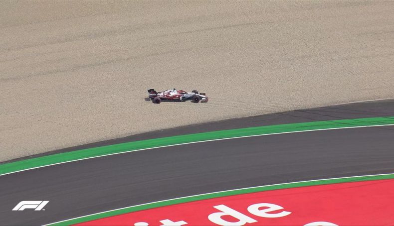 Robert Kubica se salió de la pista y apareció la bandera roja Robert Kubica se salió de la pista y apareció la bandera roja