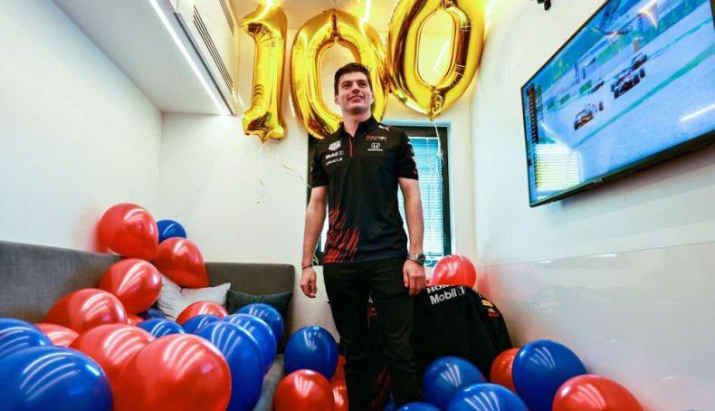 Verstappen celebró hoy su carrera número 100 con Red Bull Verstappen celebró hoy su carrera número 100 con Red Bull