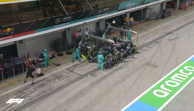 Parada en boxes de Hamilton Parada en boxes de Hamilton