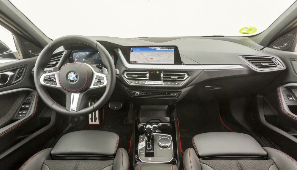 Volkswagen Golf GTI vs BMW 128Ti