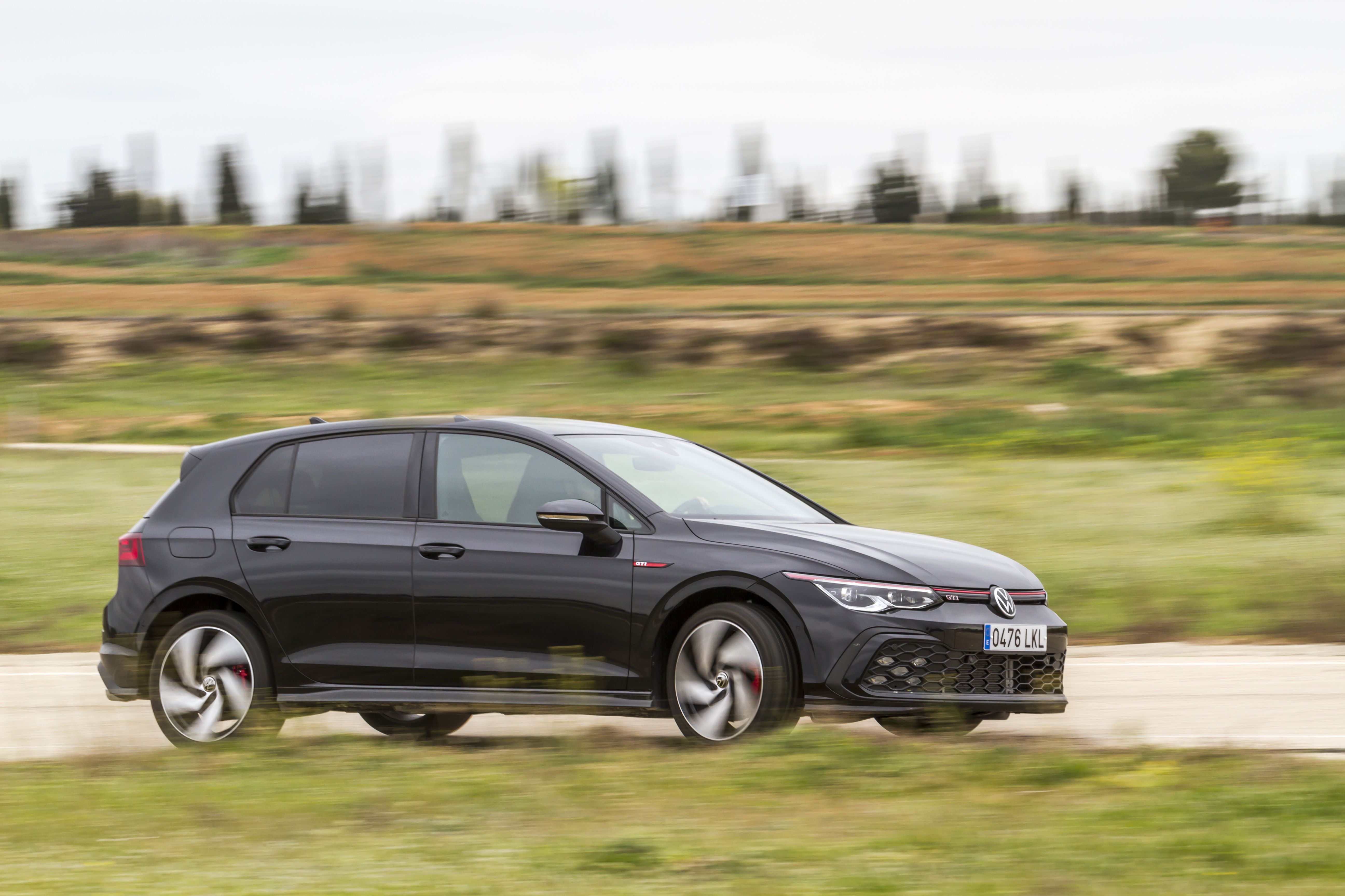 Volkswagen Golf GTI vs BMW 128Ti