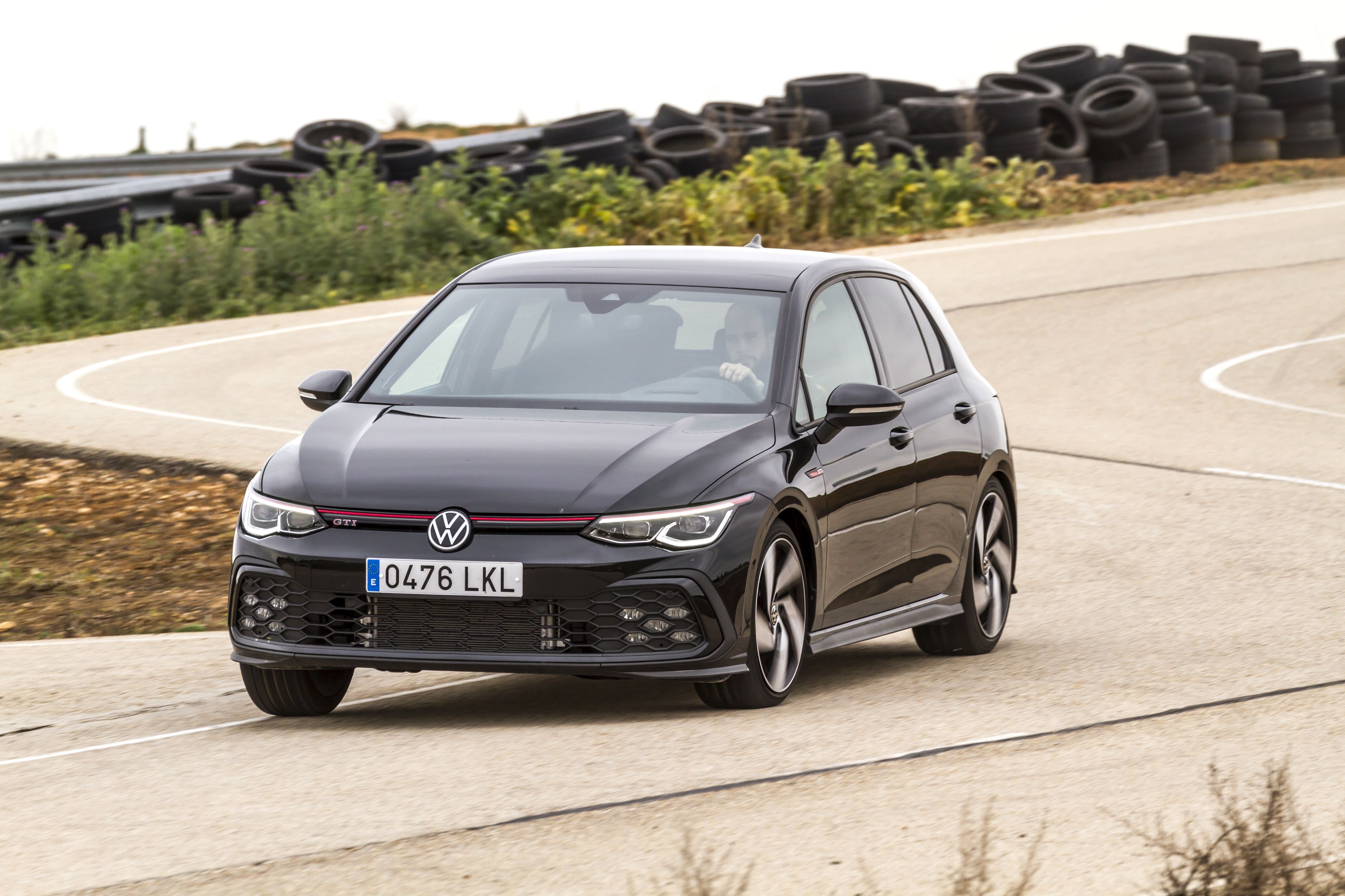 Volkswagen Golf GTI vs BMW 128Ti