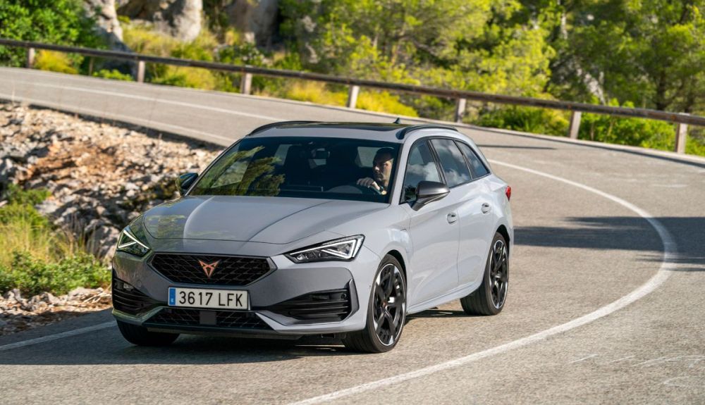 el cupra leon e hybrid 02 hq 1 1000x575