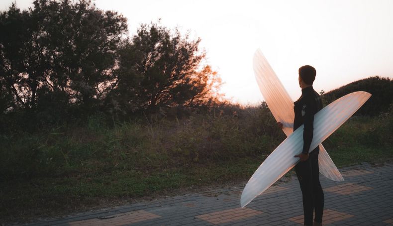 Para fabricar una tabla Trash Peak necesita entre 5 y 10 kilos de plástico reciclado.