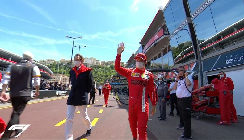 1 Leclerc bajó de su Ferrari cuando le comunicaron que no podía disputar la carrera 1 Leclerc bajó de su Ferrari cuando le comunicaron que no podía disputar la carrera