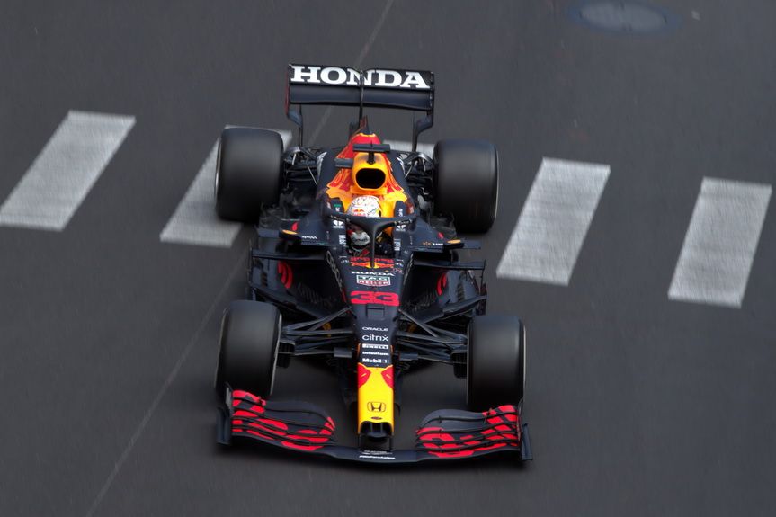 Verstappen y Red Bull llegan a Bakú líderes del mundial