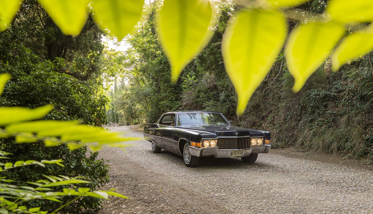 20 Cadillac Sedan de Ville