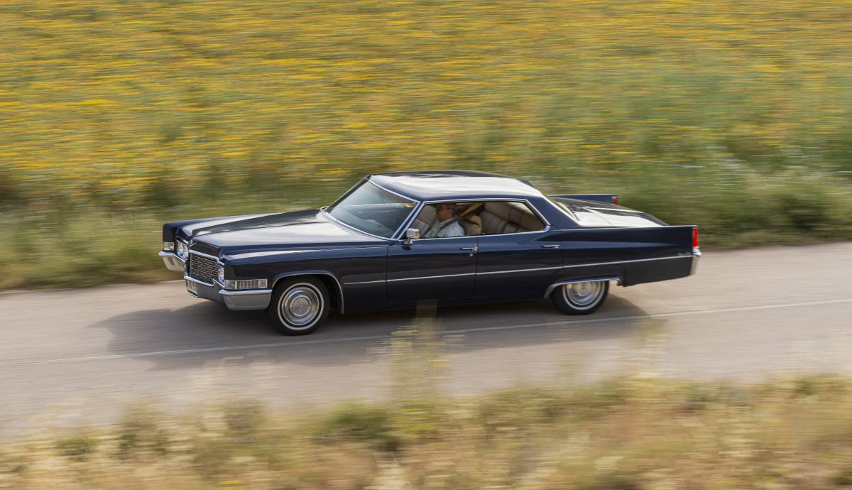Cadillac Sedan De Ville 1