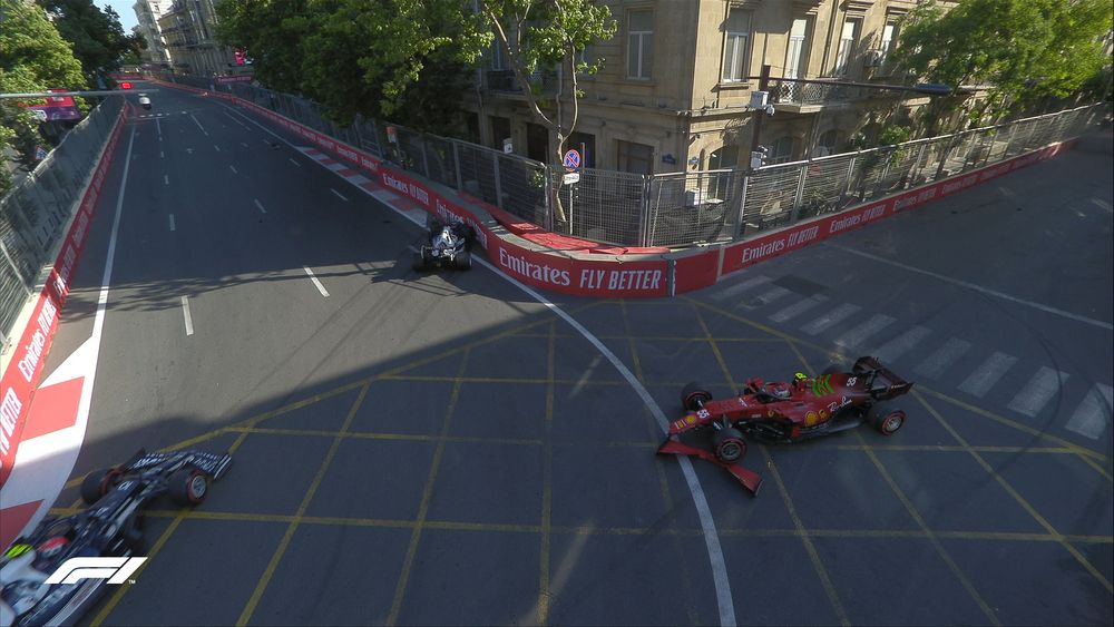 Yuki Tsunoda estrellado y Carlos Sainz intentó evitarlo chocando también