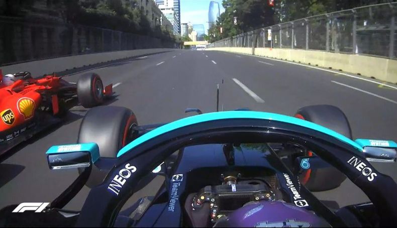 1 Lewis Hamilton superó a Charles Leclerc y se convirtió en el nuevo líder de la carrera 1 Lewis Hamilton superó a Charles Leclerc y se convirtió en el nuevo líder de la carrera