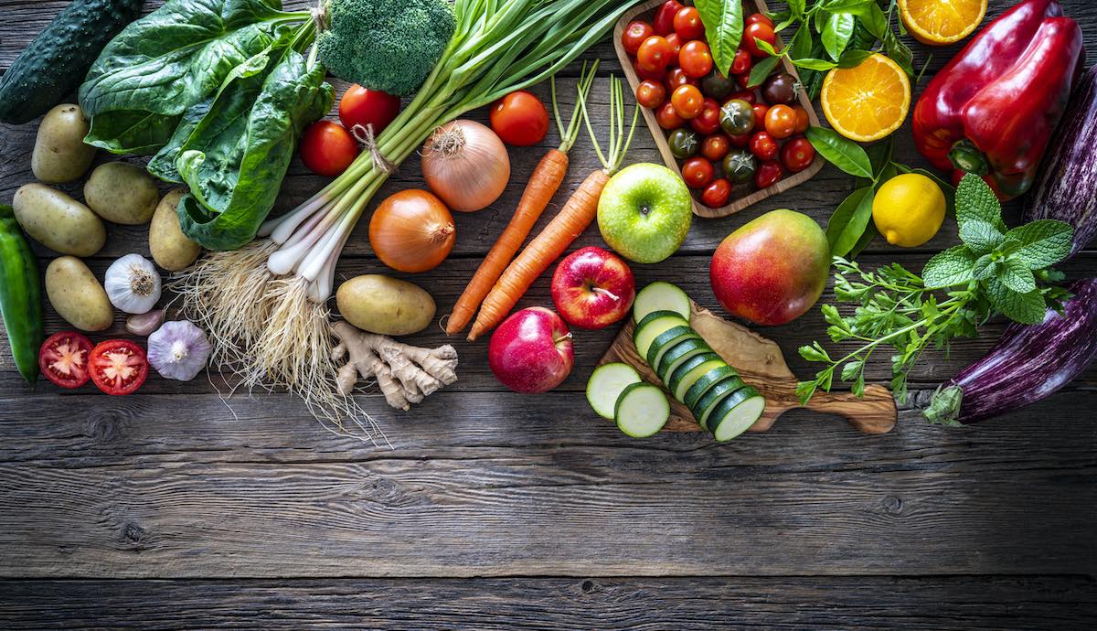 varios trabajos han sugerido que la dieta podría tener un papel importante en la gravedad de los síntomas y la duración de la enfermedad causada por el SARS-CoV-2. Foto: iStock