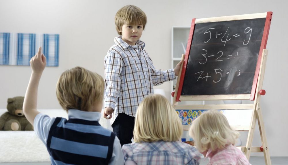 Niños contando. Los números son esenciales para todo lo que hacemos. Niños contando. Los números son esenciales para todo lo que hacemos.