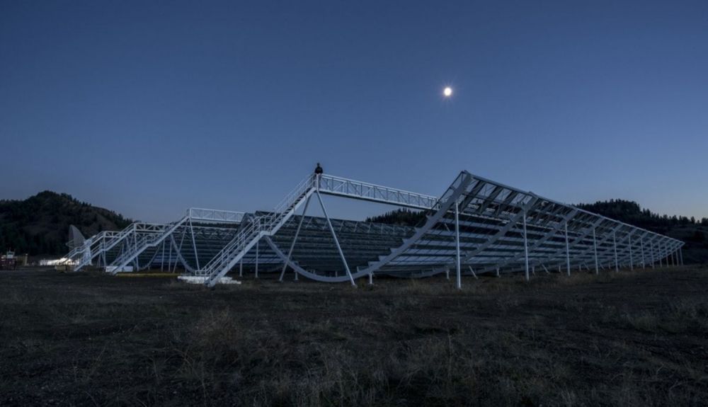 El radiotelescopio CHIME detectó las misteriosas ráfagas de radio rápidas. Foto: MIT. El radiotelescopio CHIME detectó las misteriosas ráfagas de radio rápidas. Foto: MIT.