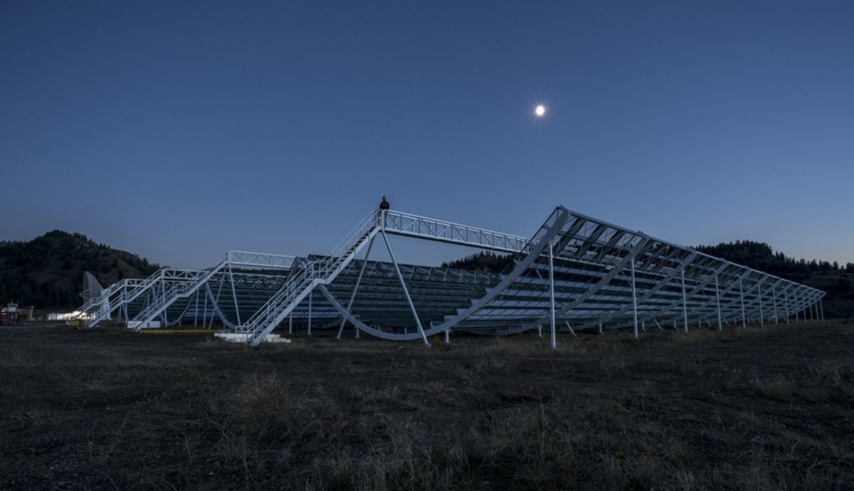 El radiotelescopio CHIME detecto las misteriosas ráfagas de radio rápidas.