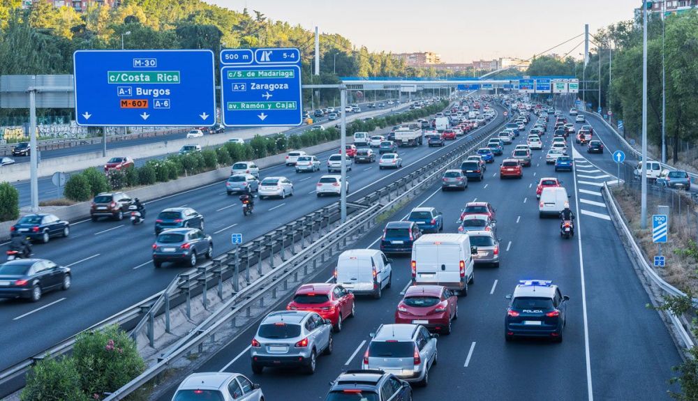 No viajes durante estas horas duarnte las vacaciones: evita los atascos y los deslumbramientos. Foto: iStock