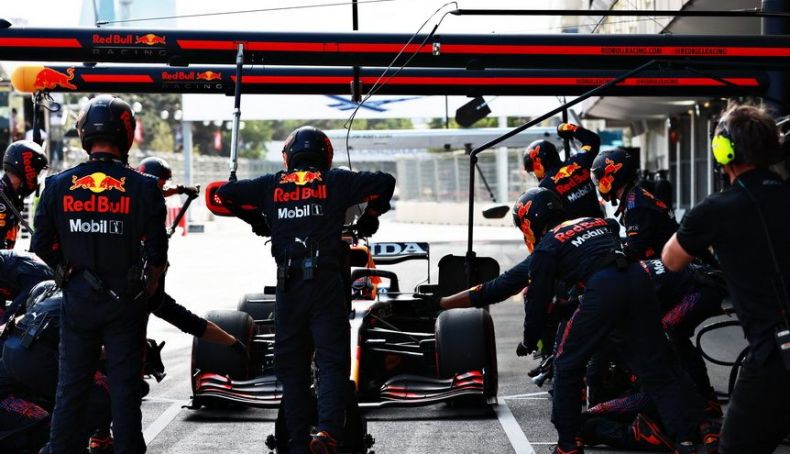 El pit stop de Verstappen en la carerra de Bakú solo fue de 1,98 segundos El pit stop de Verstappen en la carerra de Bakú solo fue de 1,98 segundos