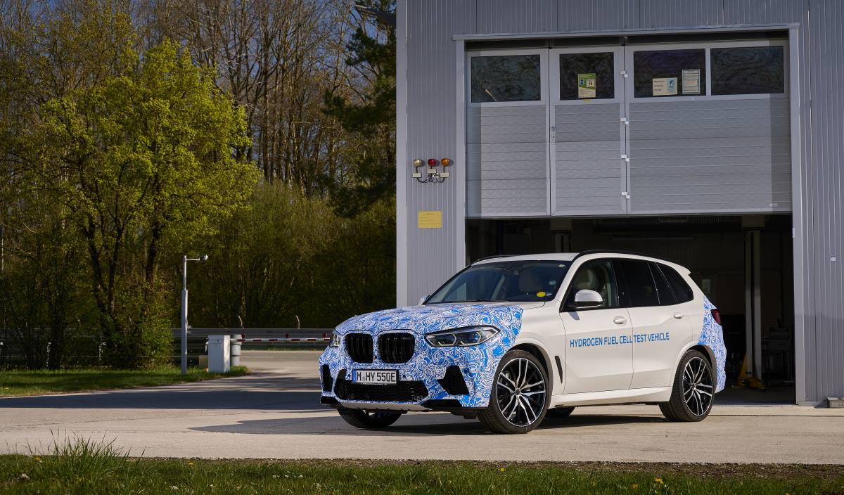 BMW i Hydrogen NEXT 8