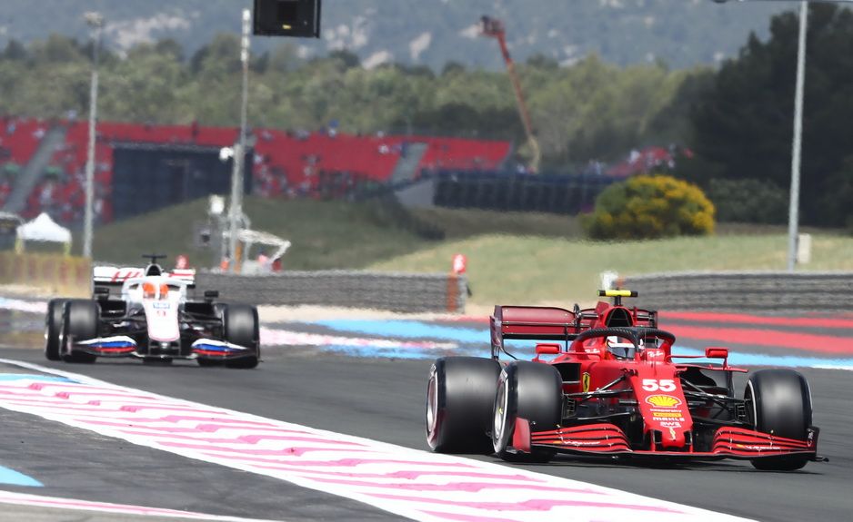Carlos Sainz durante la primera jornada de entrenamientos en el circuito Paul Ricard