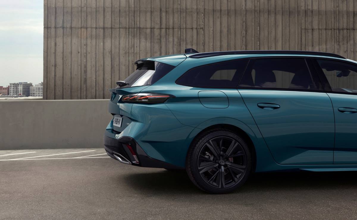 Peugeot 308 SW 2021 7