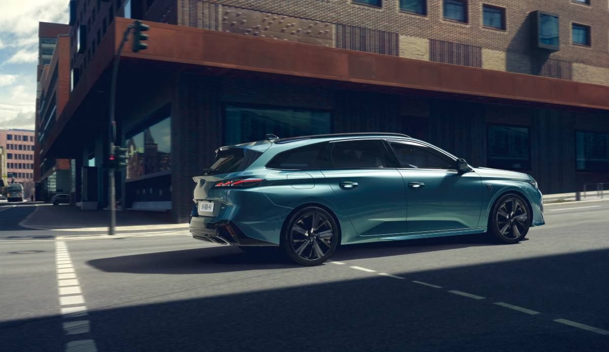 Peugeot 308 SW 2021 9