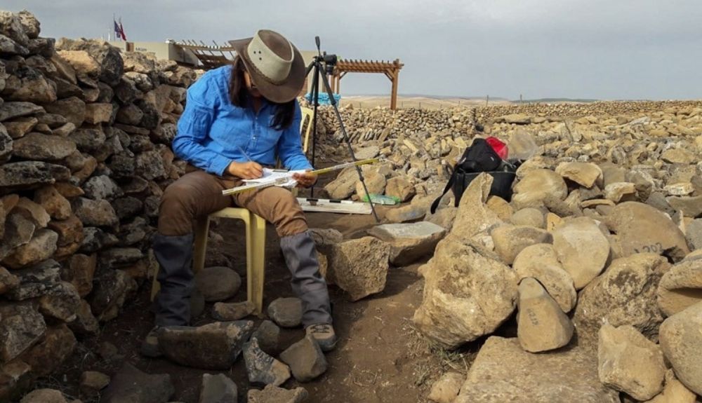 La arqueóloga Laura Dietrich trabajando en la excavación turca La arqueóloga Laura Dietrich trabajando en la excavación turca
