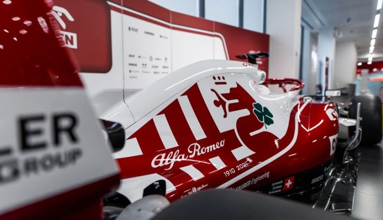 El Alfa Romeo C41 con el logo del 111 aniversario