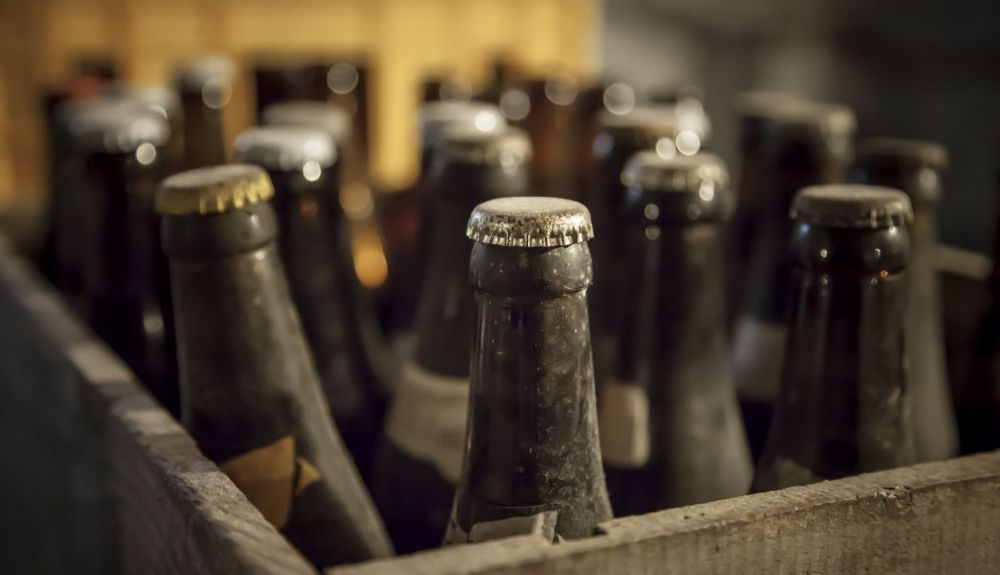 Cuando se abrió, la cerveza dentro de las botellas que se encuentran en la Valaquia tenía un olor nada apetececedor, pero la levadura que contienen podría ser invaluable Cuando se abrió, la cerveza dentro de las botellas que se encuentran en la Valaquia tenía un olor nada apetececedor, pero la levadura que contienen podría ser invaluable
