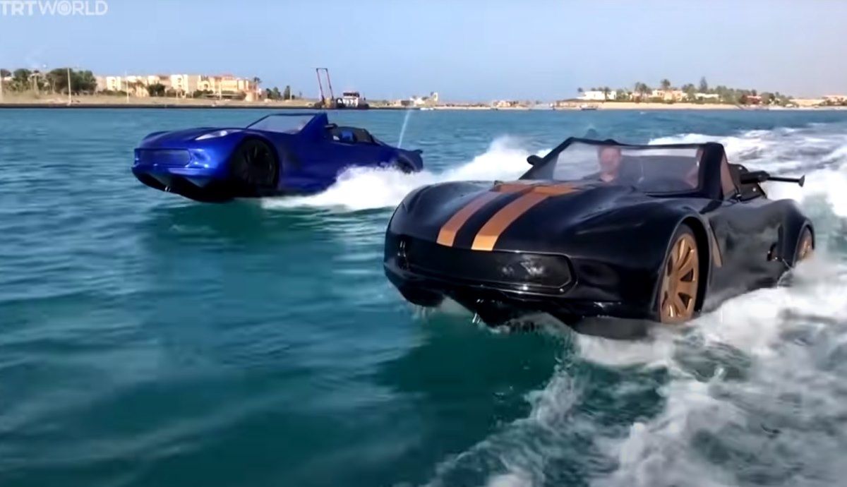 Los coches del verano: así son y cuánto cuestan los nuevos deportivos que circulan hasta por el agua.