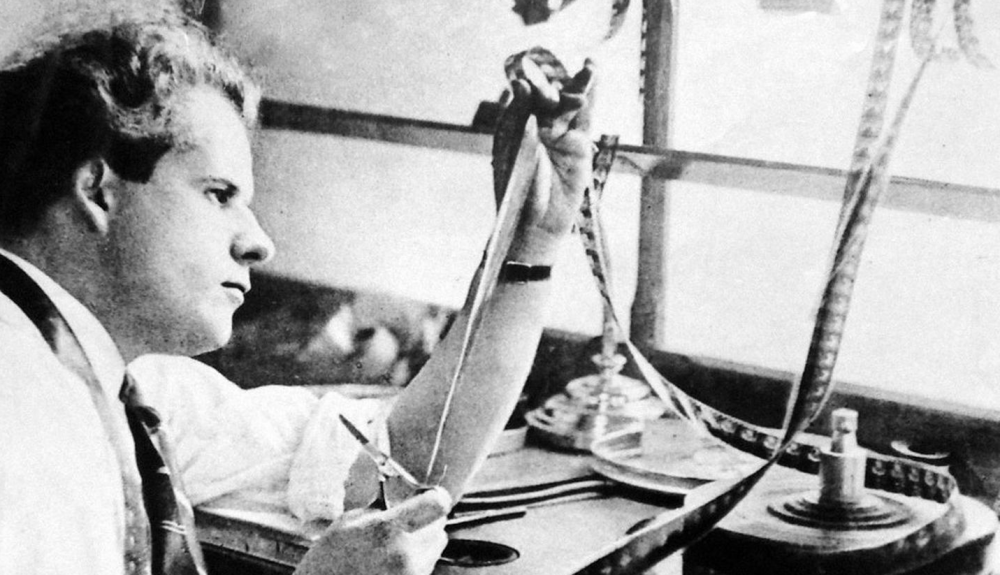 Eisenstein se considera el maestro del montaje. Eisenstein se considera el maestro del montaje.