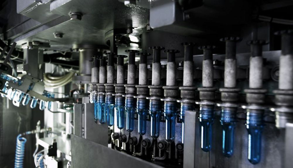 Fábrica de botellas de plástico. Fábrica de botellas de plástico.