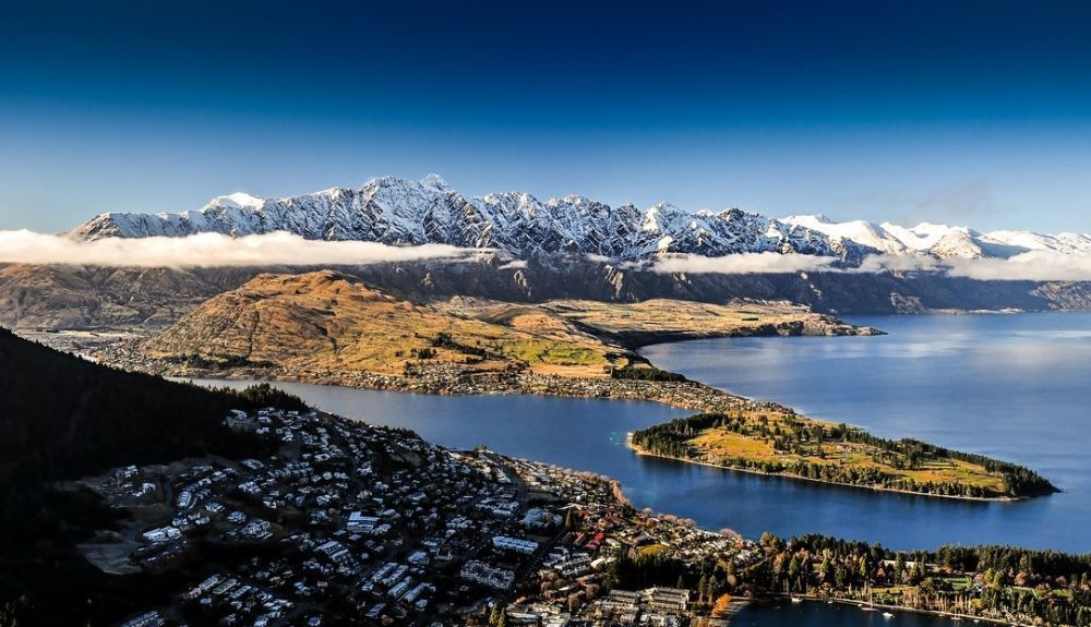 Un paisaje de una ciudad de los Alpes del Sur en Nueva Zelanda. Un paisaje de una ciudad de los Alpes del Sur en Nueva Zelanda.