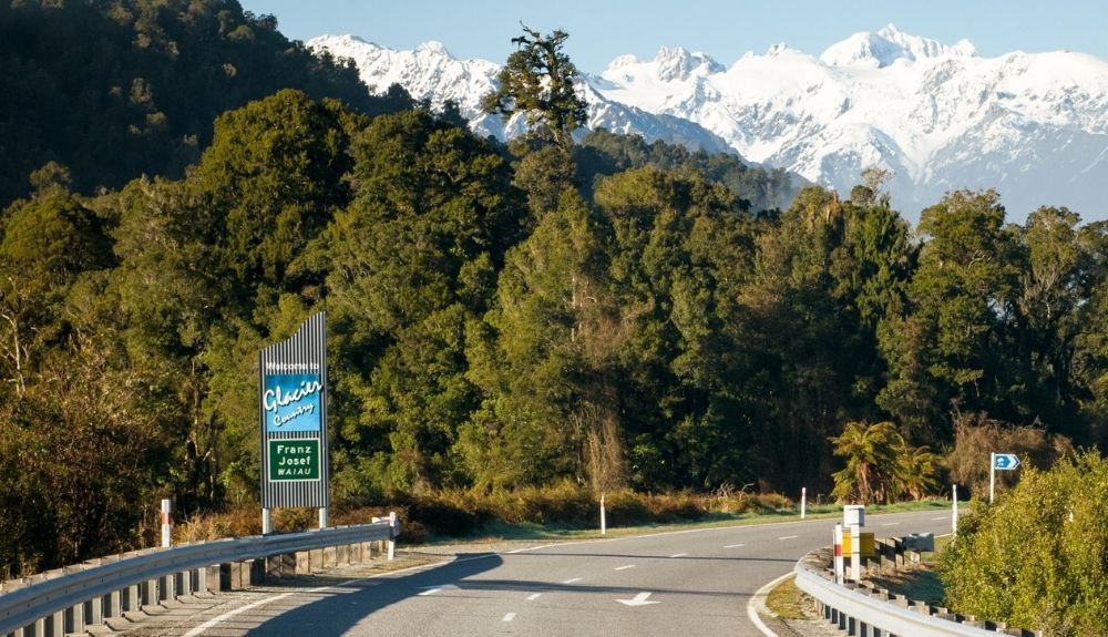 La carretera nacional de acceso a la zona. La carretera nacional de acceso a la zona.