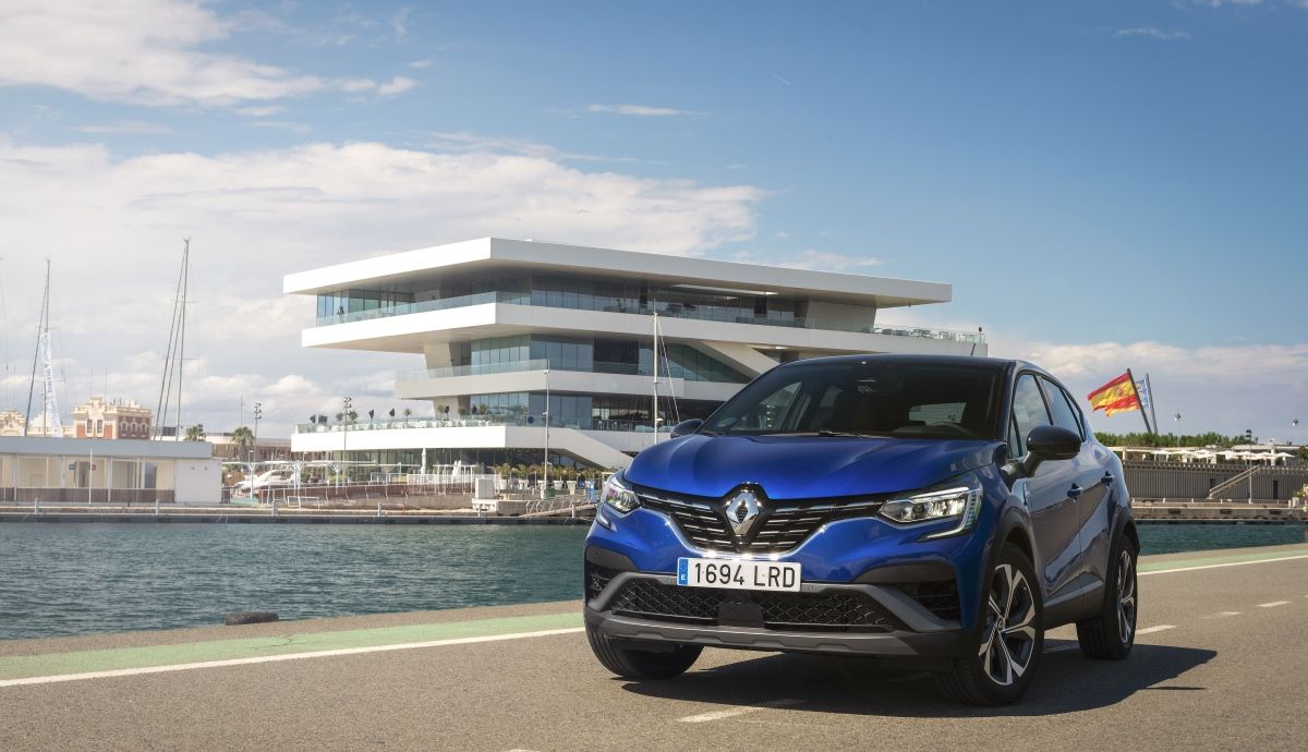 Nuevo Renault Captur E-Tech híbrido: récord de autonomía y prueba de mini consumo.