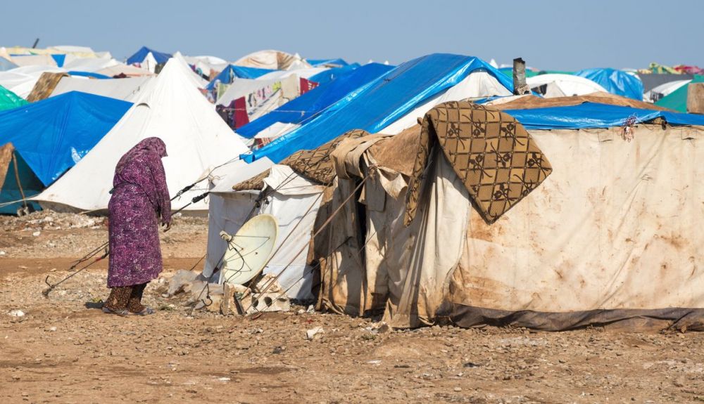 Muchas personas se han visto obligadas a abandonar sus hogares en Siria. Muchas personas se han visto obligadas a abandonar sus hogares en Siria.