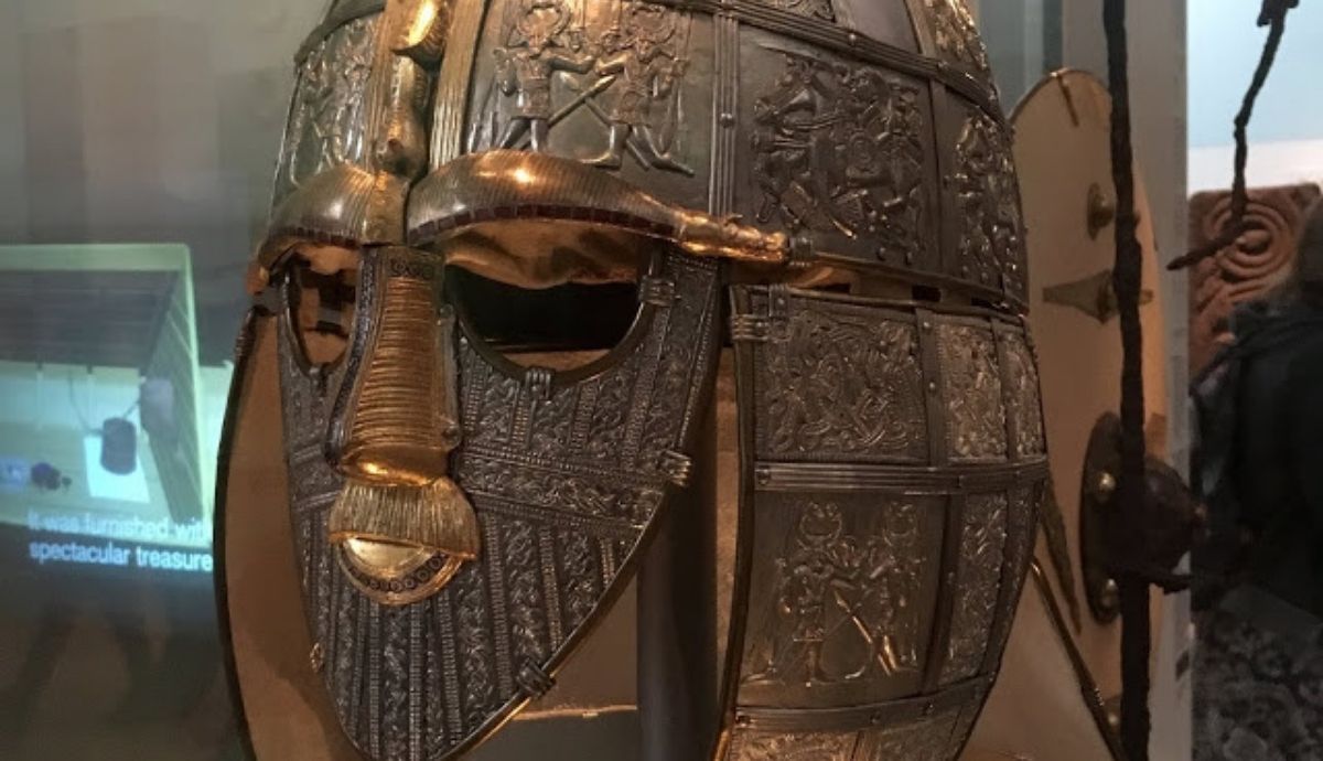El famoso casco Sutton Hoo, de la época de los primeros anglosajones. Foto: News Network Archaelogy.