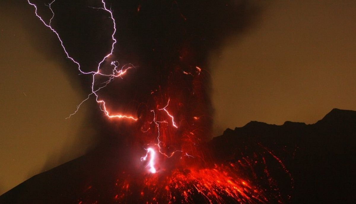 Un estudio revela que las ráfagas invisibles de electricidad de volcanes podrían usarse para advertir de posibles erupciones