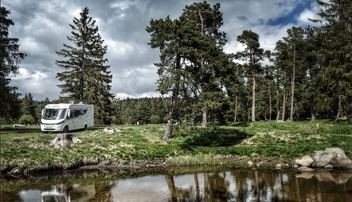 Qué debes saber si conduces una caravana o autocaravana este verano, carnés, papeles, limites de velocidad
