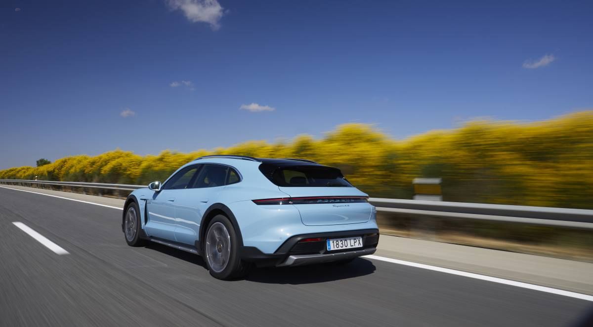 Porsche Taycan Cross Turismo3