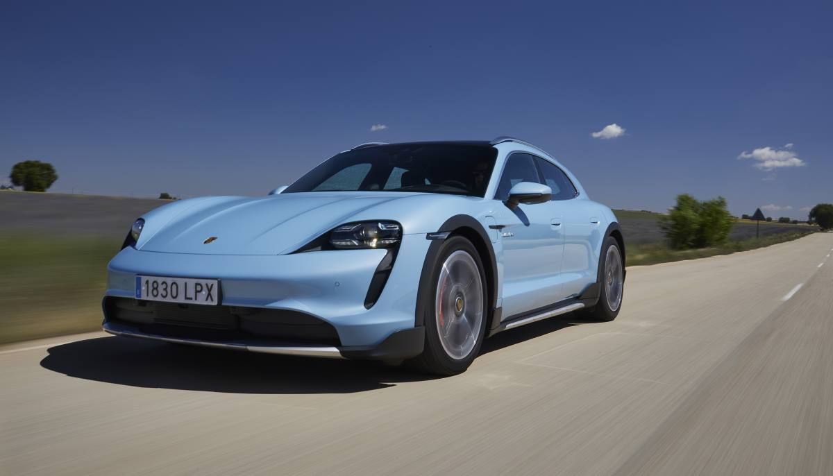 Porsche Taycan Cross Turismo4