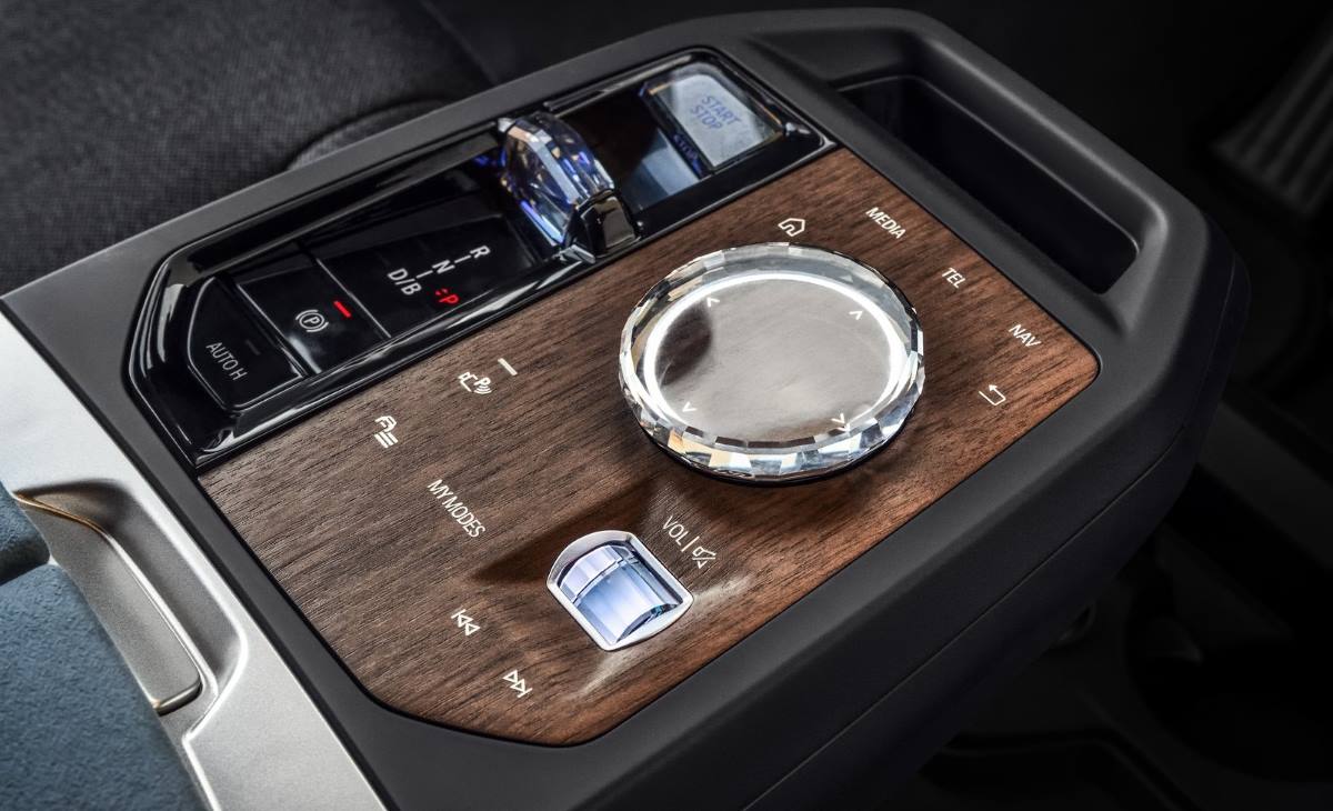 Mandos del nuevo BMW iX