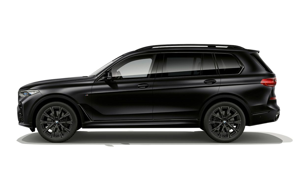 BMW X7 Frozen Black metallic.