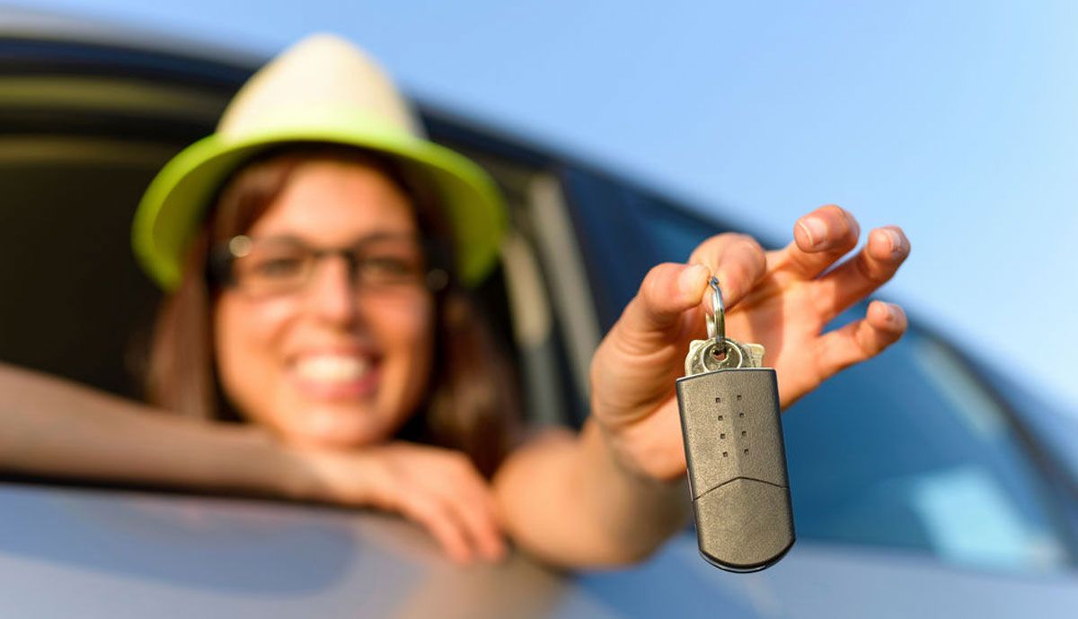Alquiler de coches en verano, detalles y trucos que debes tener en cuenta