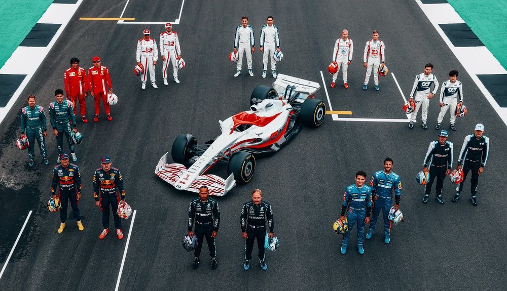 Todos los pilotos junto al monoplaza de F1 de 2022 Todos los pilotos junto al monoplaza de F1 de 2022