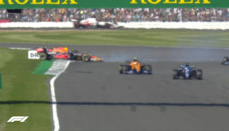 2 Trompo de Checo Pérez, que de la posición 7 bajó a la 19 2 Trompo de Checo Pérez, que de la posición 7 bajó a la 19
