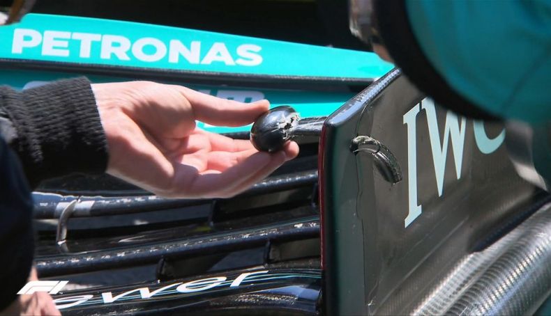Al Mercedes de Hamilton pudieron cambiarle el morro dañado en el incidente con Verstappen Al Mercedes de Hamilton pudieron cambiarle el morro dañado en el incidente con Verstappen