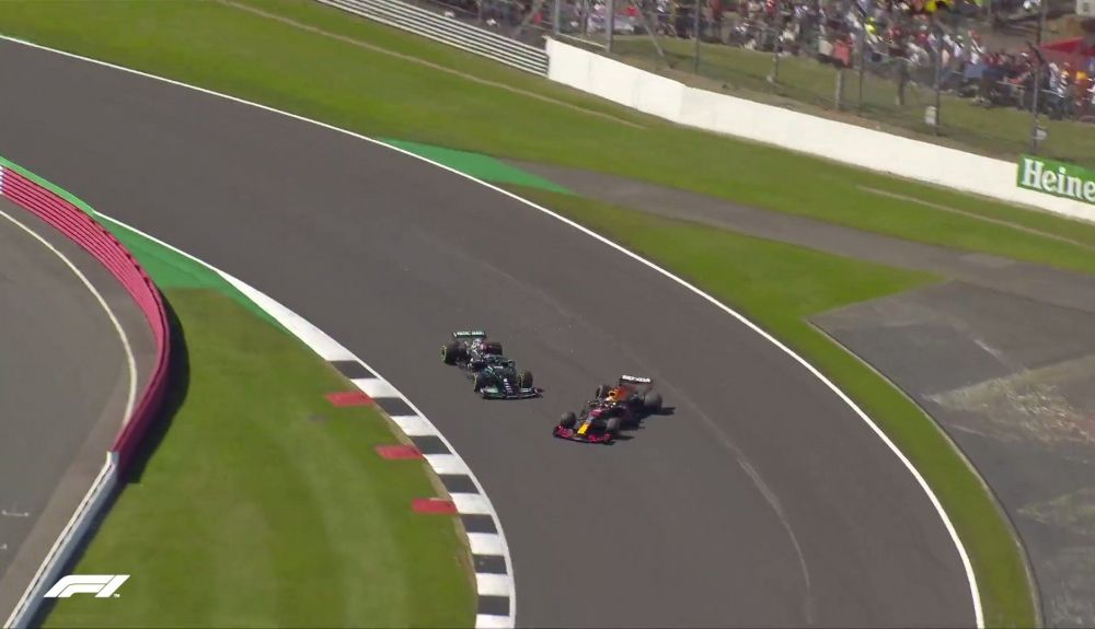 3 Accidente entre Max Verstappen y Lewis Hamilton