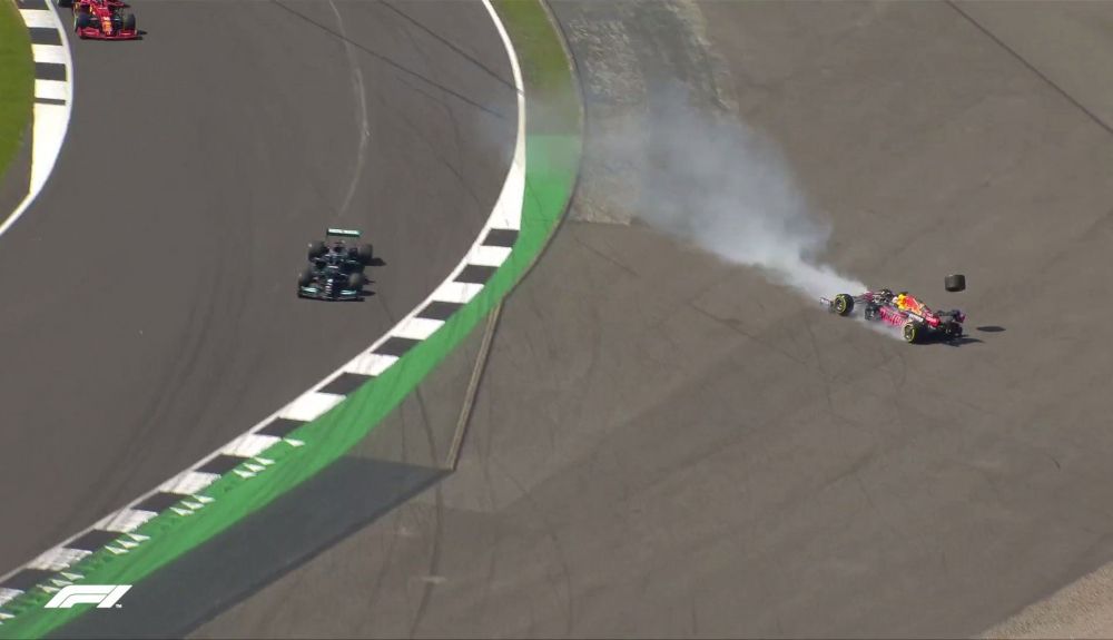 4 Accidente entre Max Verstappen y Lewis Hamilton